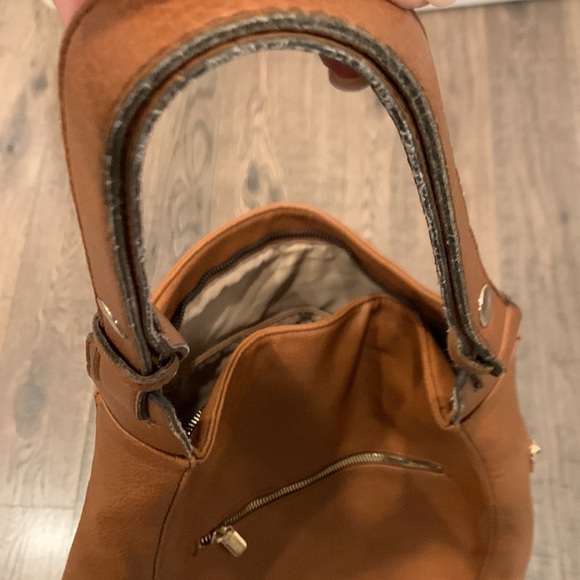 GUSSAC Italian Vegan Leather Large Handbag w Cognac Color w Gold Zipper Detail - Picture 11 of 15